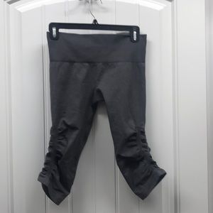 Lululemon in the Flow crop pant. Gray sz 6